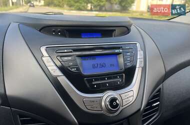 Седан Hyundai Elantra 2013 в 