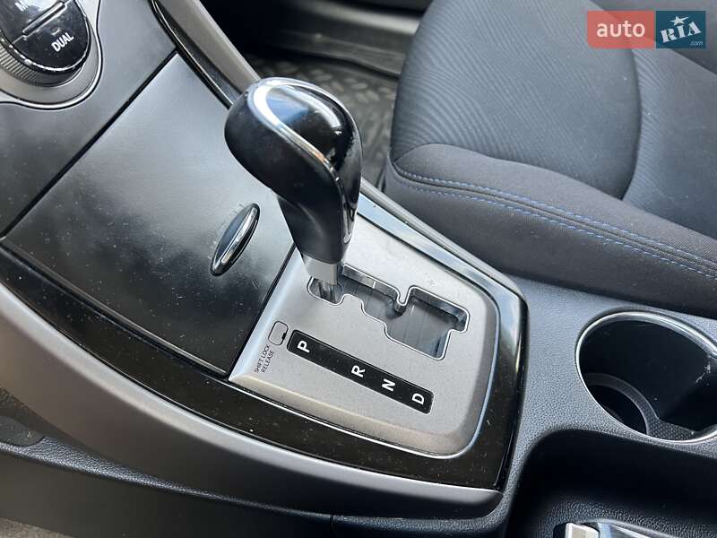 Седан Hyundai Elantra 2013 в Богуславе