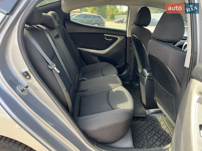 Седан Hyundai Elantra 2013 в Богуславе