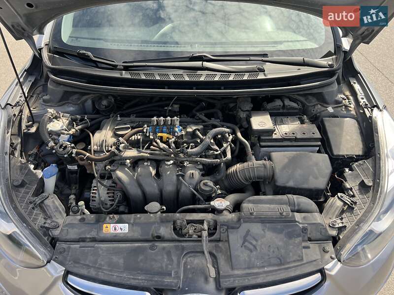 Седан Hyundai Elantra 2013 в Богуславе