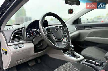 Седан Hyundai Elantra 2017 в 
