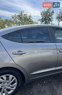 Седан Hyundai Elantra 2018 в 