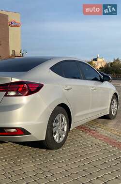 Седан Hyundai Elantra 2018 в 