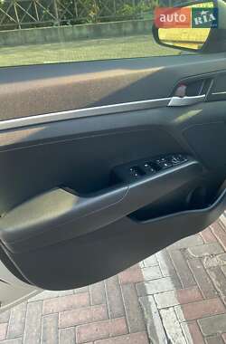 Седан Hyundai Elantra 2018 в 