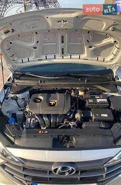 Седан Hyundai Elantra 2018 в 