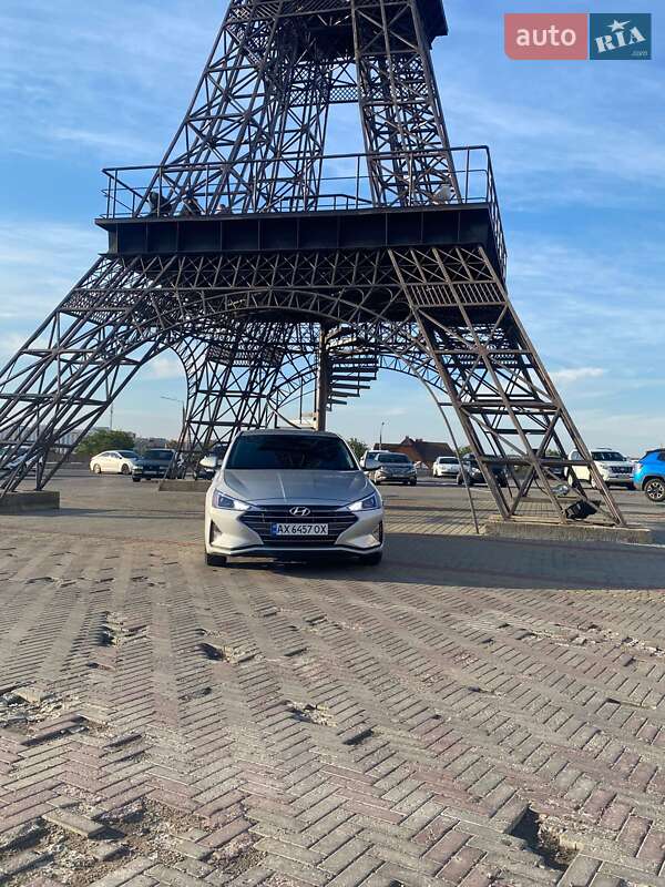 Седан Hyundai Elantra 2018 в 