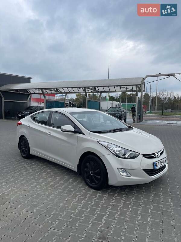 Седан Hyundai Elantra 2013 в Киеве
