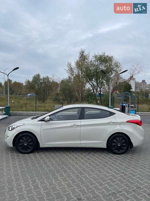 Седан Hyundai Elantra 2013 в Киеве