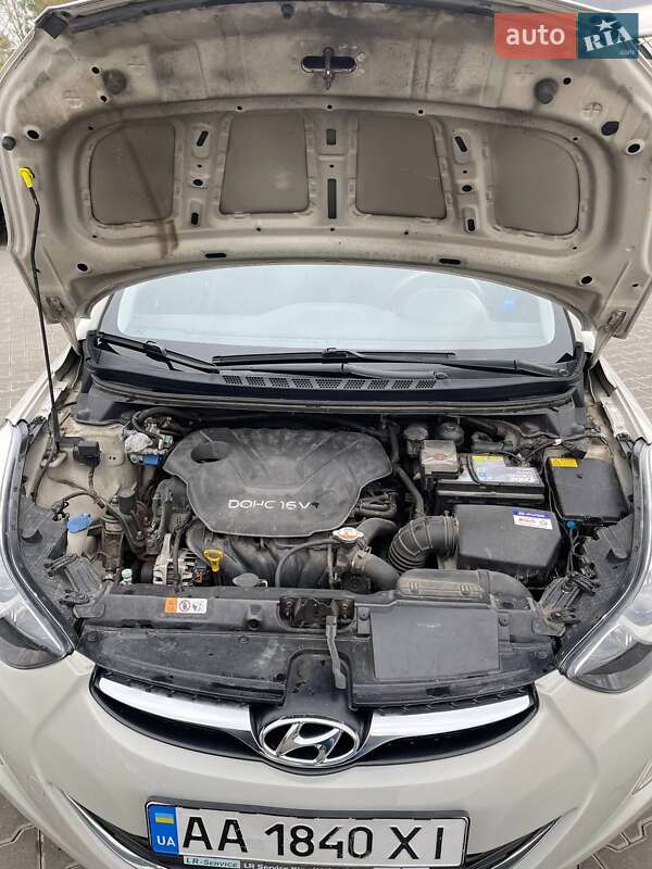 Седан Hyundai Elantra 2013 в Киеве
