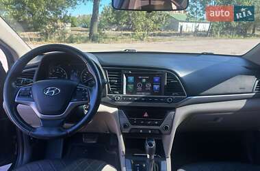 Седан Hyundai Elantra 2018 в 