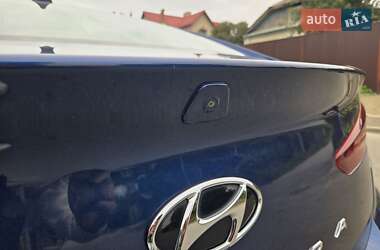 Седан Hyundai Elantra 2018 в 