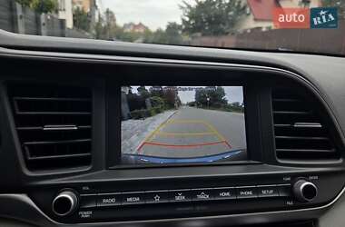 Седан Hyundai Elantra 2018 в 