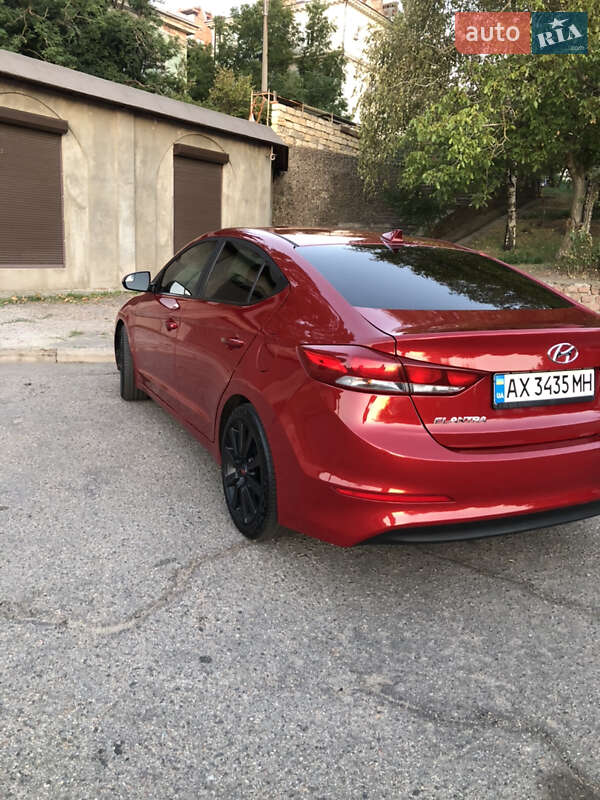 Седан Hyundai Elantra 2017 в Николаеве