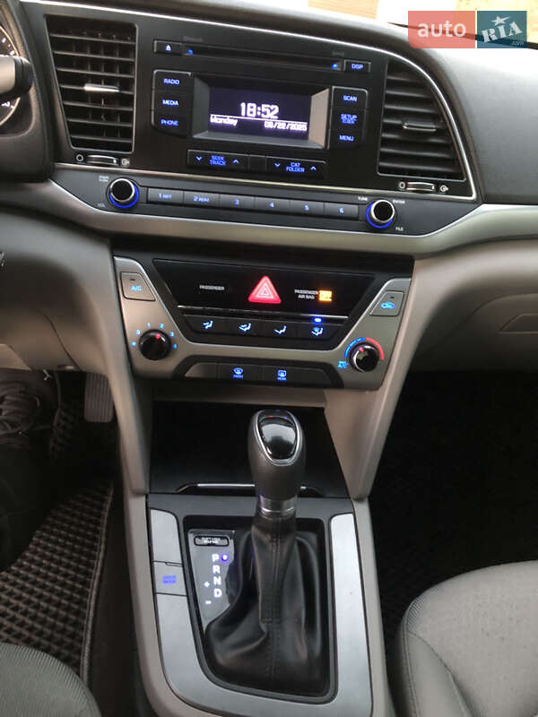 Седан Hyundai Elantra 2017 в Николаеве