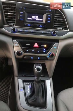 Седан Hyundai Elantra 2017 в 