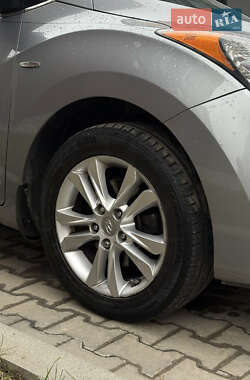 Хэтчбек Hyundai Elantra 2013 в 