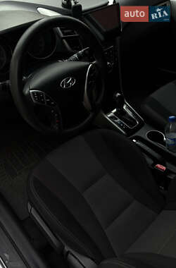 Хэтчбек Hyundai Elantra 2013 в 
