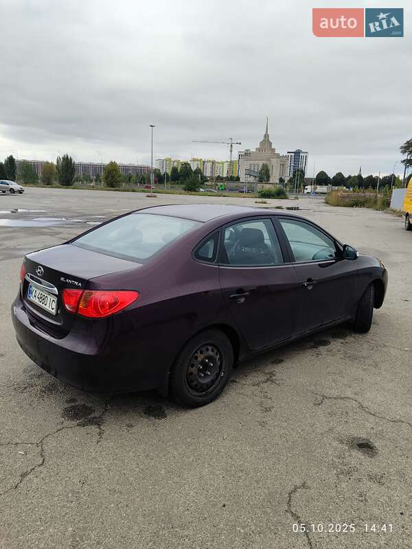 Седан Hyundai Elantra 2010 в Киеве