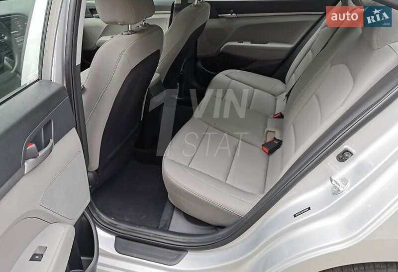 Седан Hyundai Elantra 2018 в Киеве