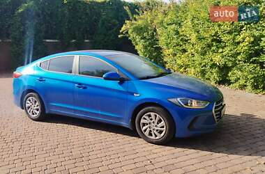 Седан Hyundai Elantra 2018 в Киеве