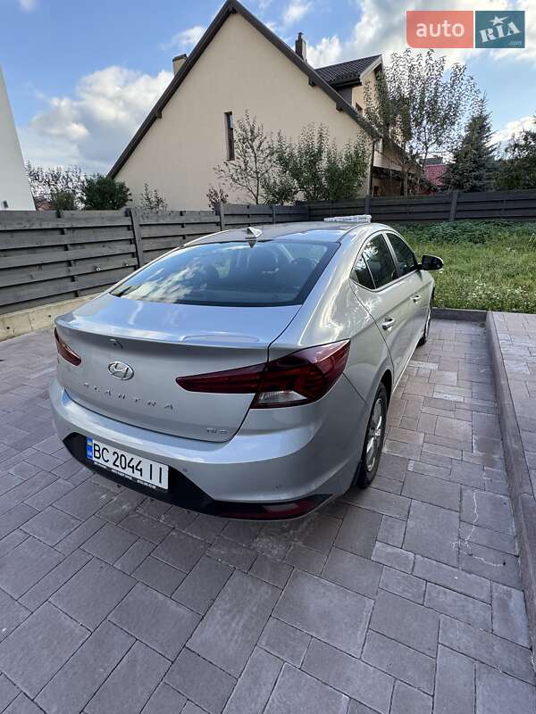 Седан Hyundai Elantra 2019 в Львові