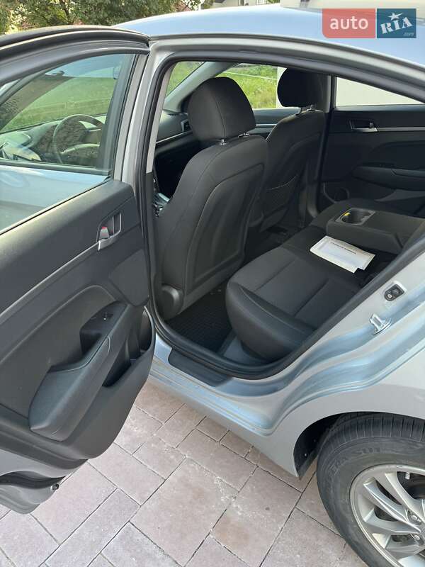 Седан Hyundai Elantra 2019 в Львові