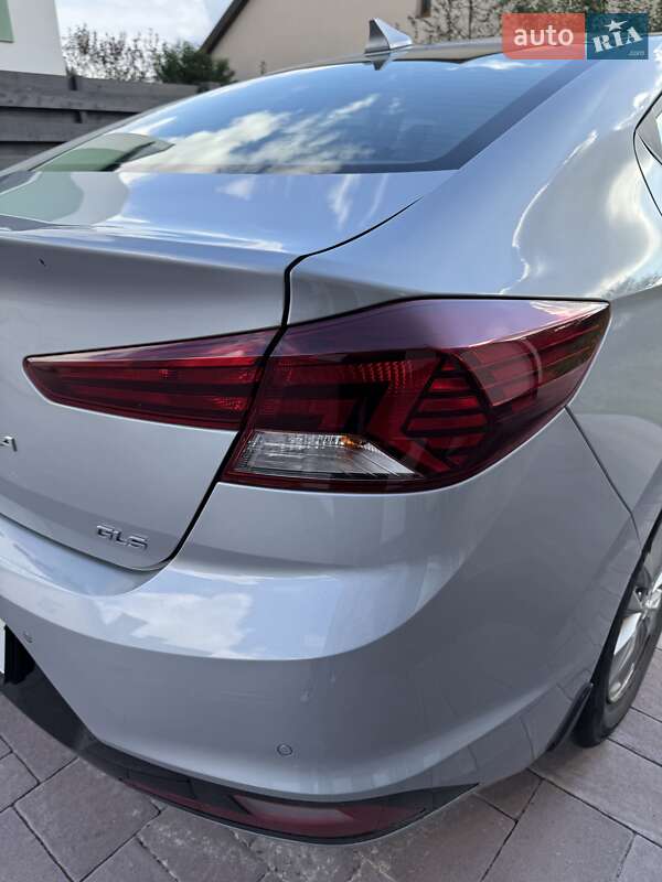 Седан Hyundai Elantra 2019 в Львові