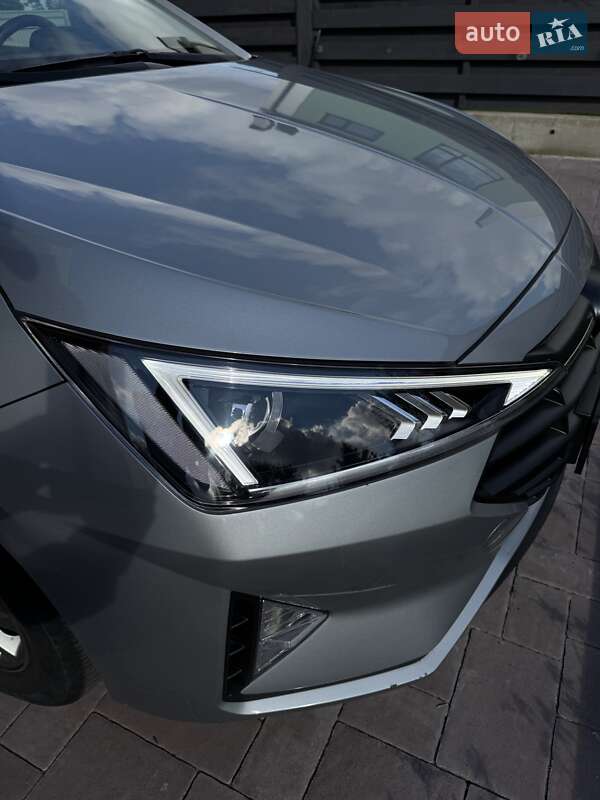 Седан Hyundai Elantra 2019 в Львові