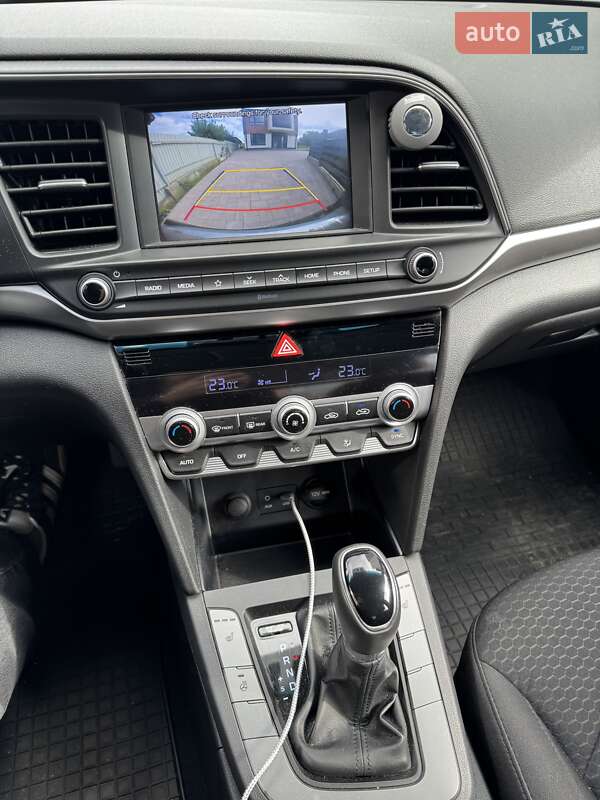 Седан Hyundai Elantra 2019 в Львові