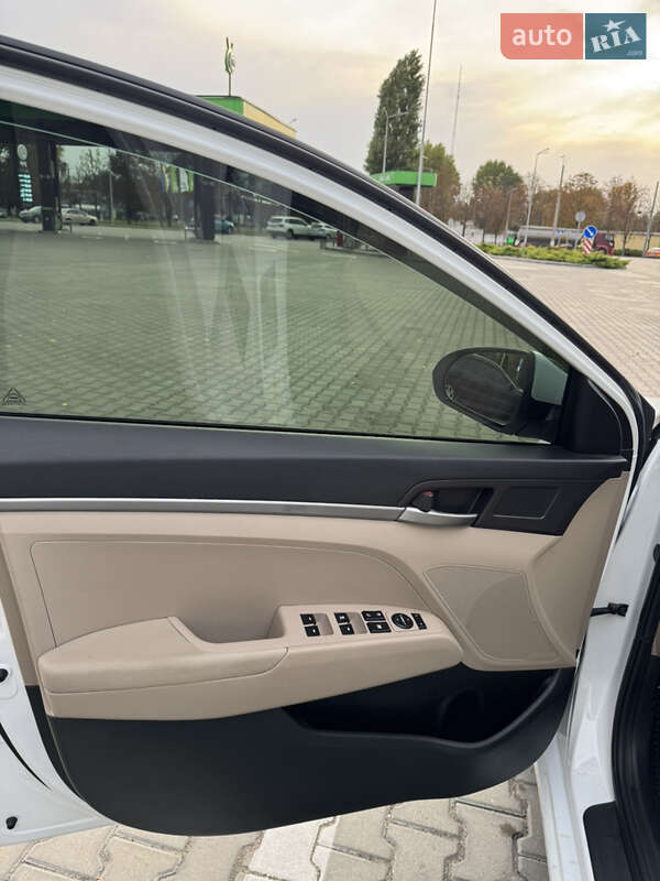 Седан Hyundai Elantra 2018 в Кременчуге