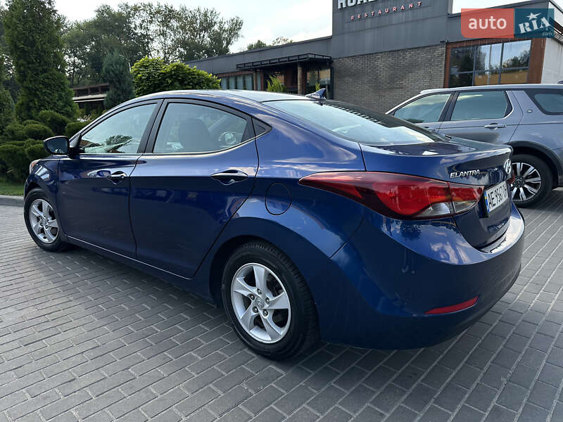 Седан Hyundai Elantra 2014 в Днепре