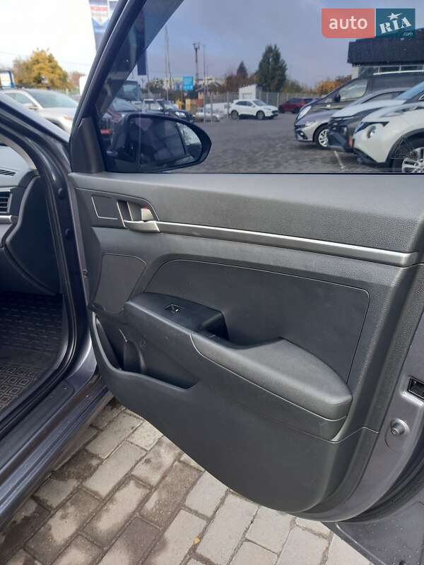 Седан Hyundai Elantra 2019 в Полтаві