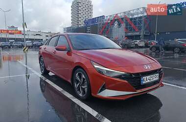 Седан Hyundai Elantra 2022 в 