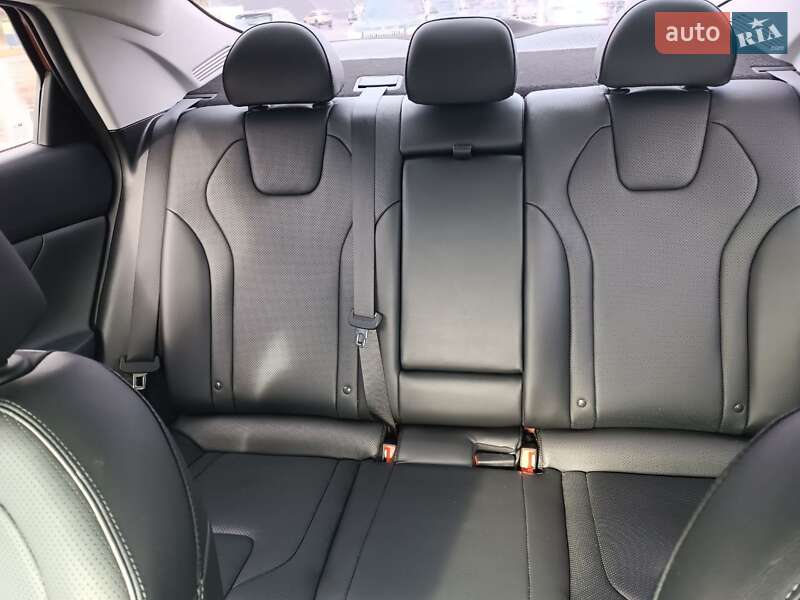 Седан Hyundai Elantra 2022 в Києві