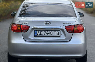 Седан Hyundai Elantra 2010 в  фото 7 Седан Hyundai Elantra 2010 в
