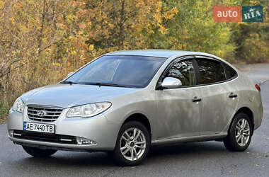 Седан Hyundai Elantra 2010 в  фото 2 Седан Hyundai Elantra 2010 в