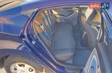 Седан Hyundai Elantra 2013 в 