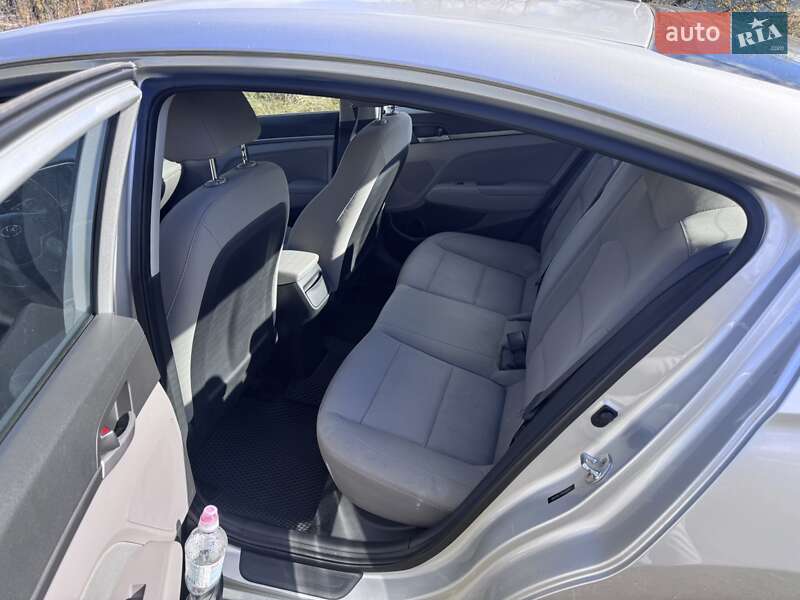 Седан Hyundai Elantra 2017 в Ирпене