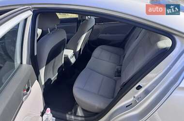 Седан Hyundai Elantra 2017 в 