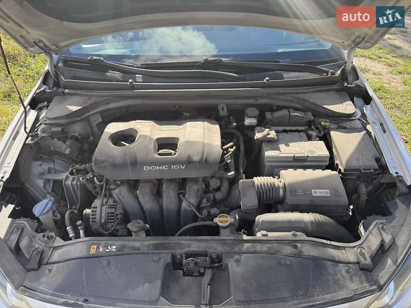 Седан Hyundai Elantra 2017 в Ирпене