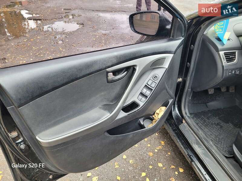 Седан Hyundai Elantra 2011 в Бурыни фото 2 Седан Hyundai Elantra 2011 в Бурыни