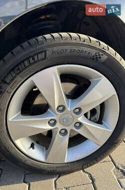 Седан Hyundai Elantra 2013 в 