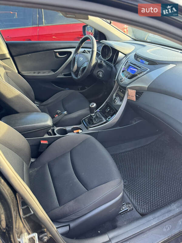 Седан Hyundai Elantra 2013 в Києві