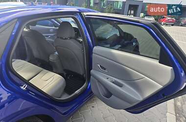 Седан Hyundai Elantra 2023 в 