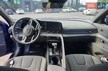 Седан Hyundai Elantra 2023 в 