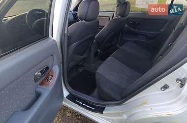 Седан Hyundai Elantra 2002 в  фото 2 Седан Hyundai Elantra 2002 в