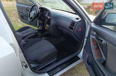 Седан Hyundai Elantra 2002 в  фото 12 Седан Hyundai Elantra 2002 в