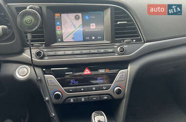 Седан Hyundai Elantra 2017 в 