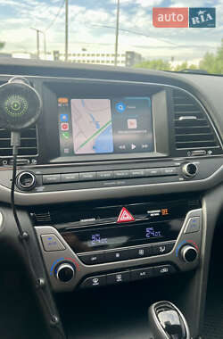 Седан Hyundai Elantra 2017 в 