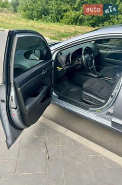 Седан Hyundai Elantra 2017 в 